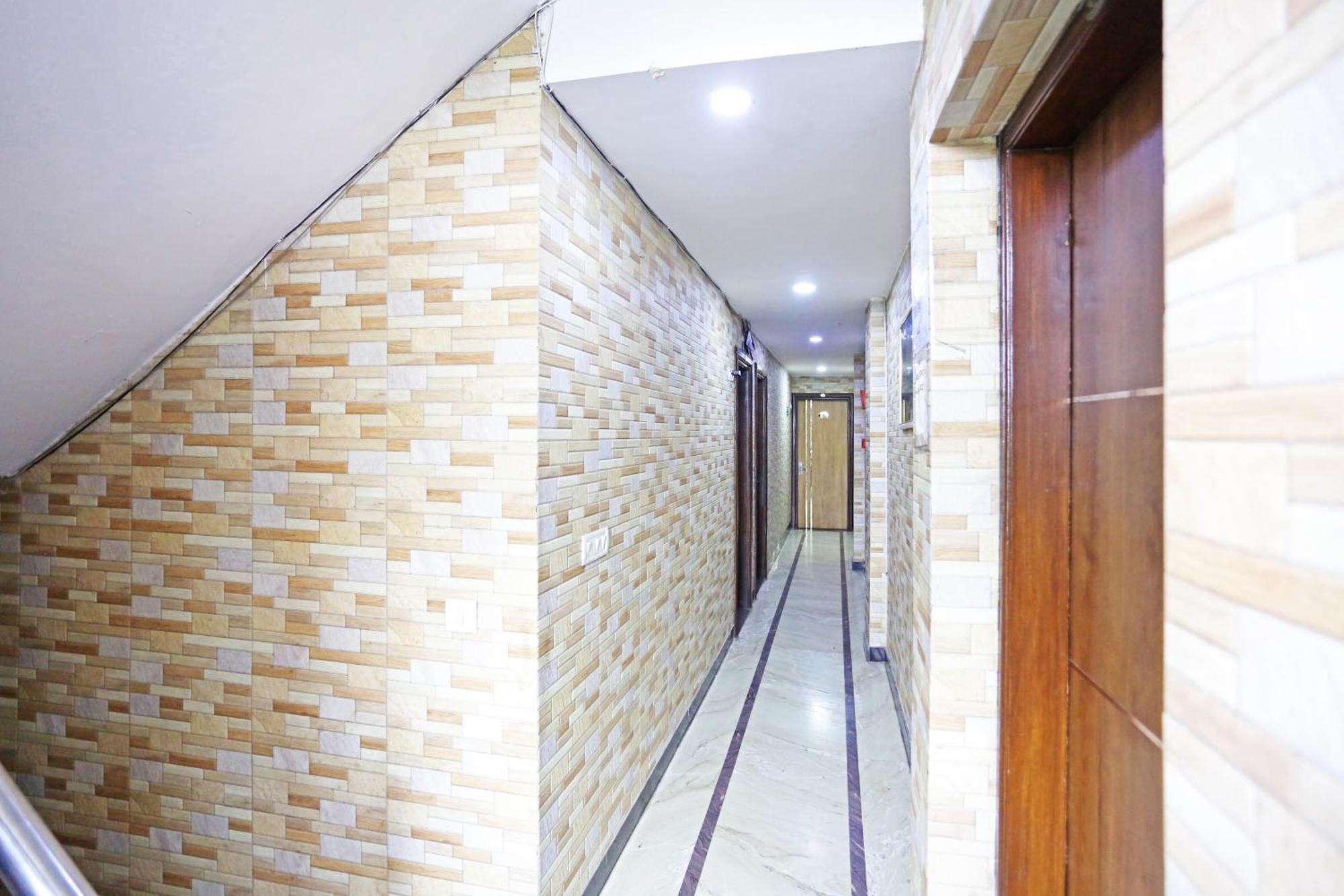 Hotel Preet Palace -5 Mints Walk From Nizamuddin Railway Station Нью-Делі Екстер'єр фото